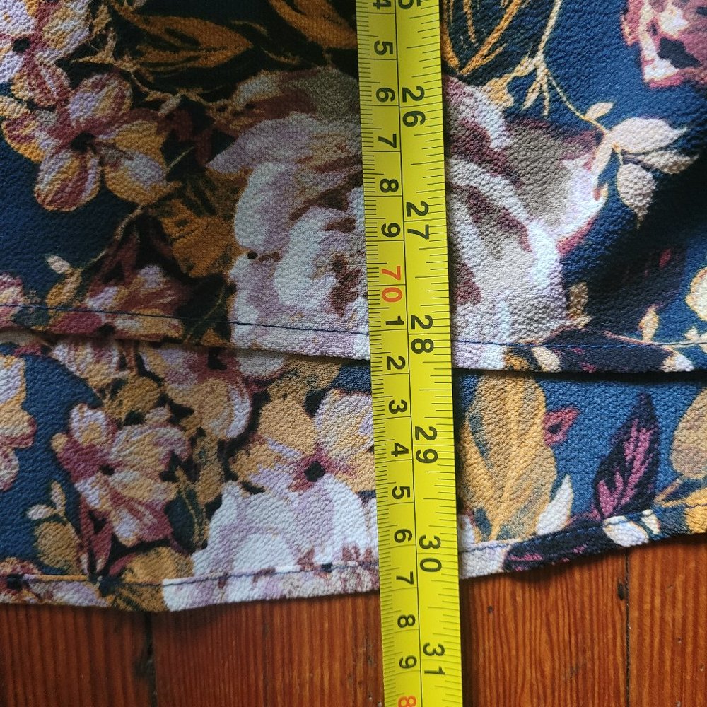 Deep V Floral Navy Blouse, size 3X - Picture 5 of 10